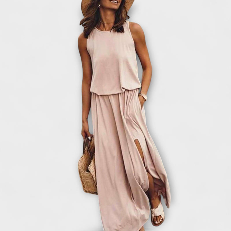 Airy, loose, sleeveless dress with round neckline and slit