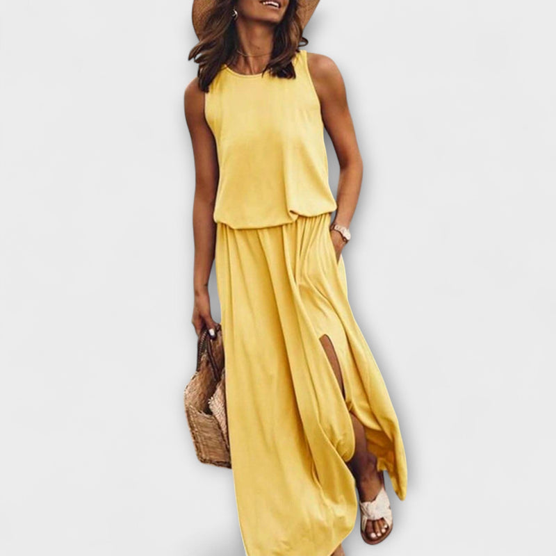 Airy, loose, sleeveless dress with round neckline and slit