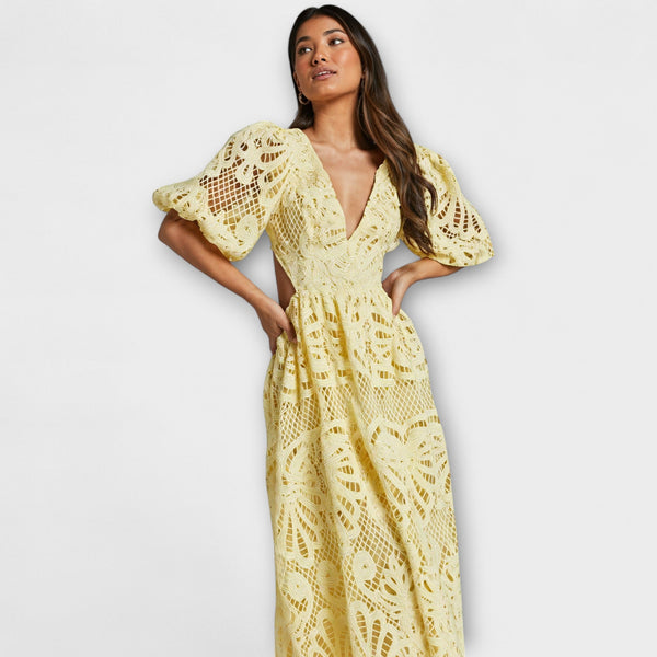 Elegant Dress with Delicate Details